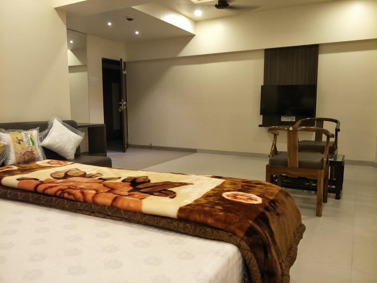 K D Residency Hotel กาลยัน ภายนอก รูปภาพ