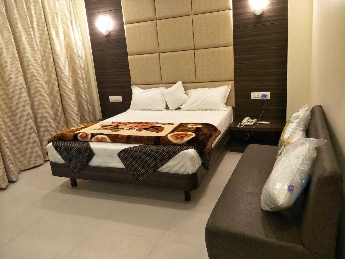 K D Residency Hotel กาลยัน ภายนอก รูปภาพ