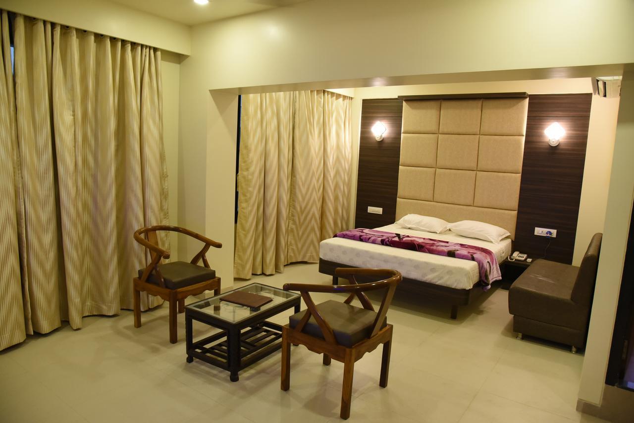 K D Residency Hotel กาลยัน ภายนอก รูปภาพ