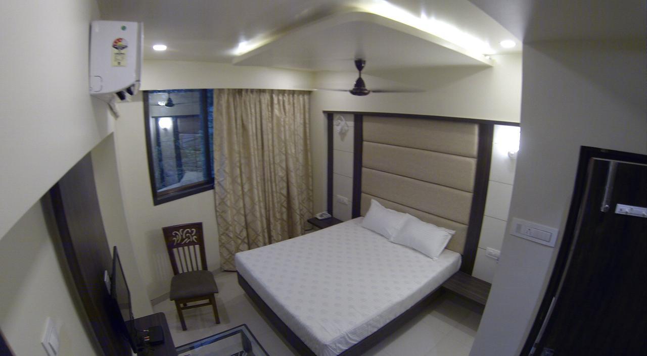 K D Residency Hotel กาลยัน ภายนอก รูปภาพ