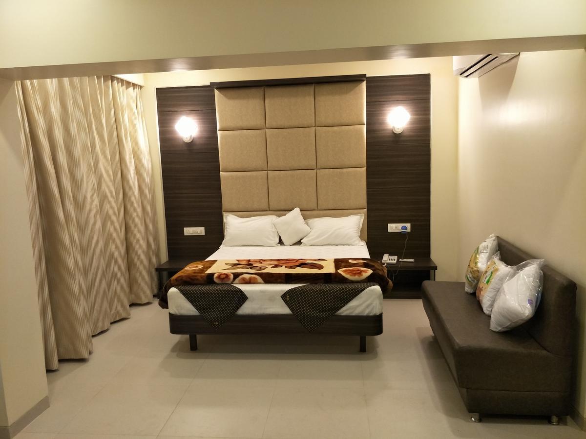 K D Residency Hotel กาลยัน ภายนอก รูปภาพ