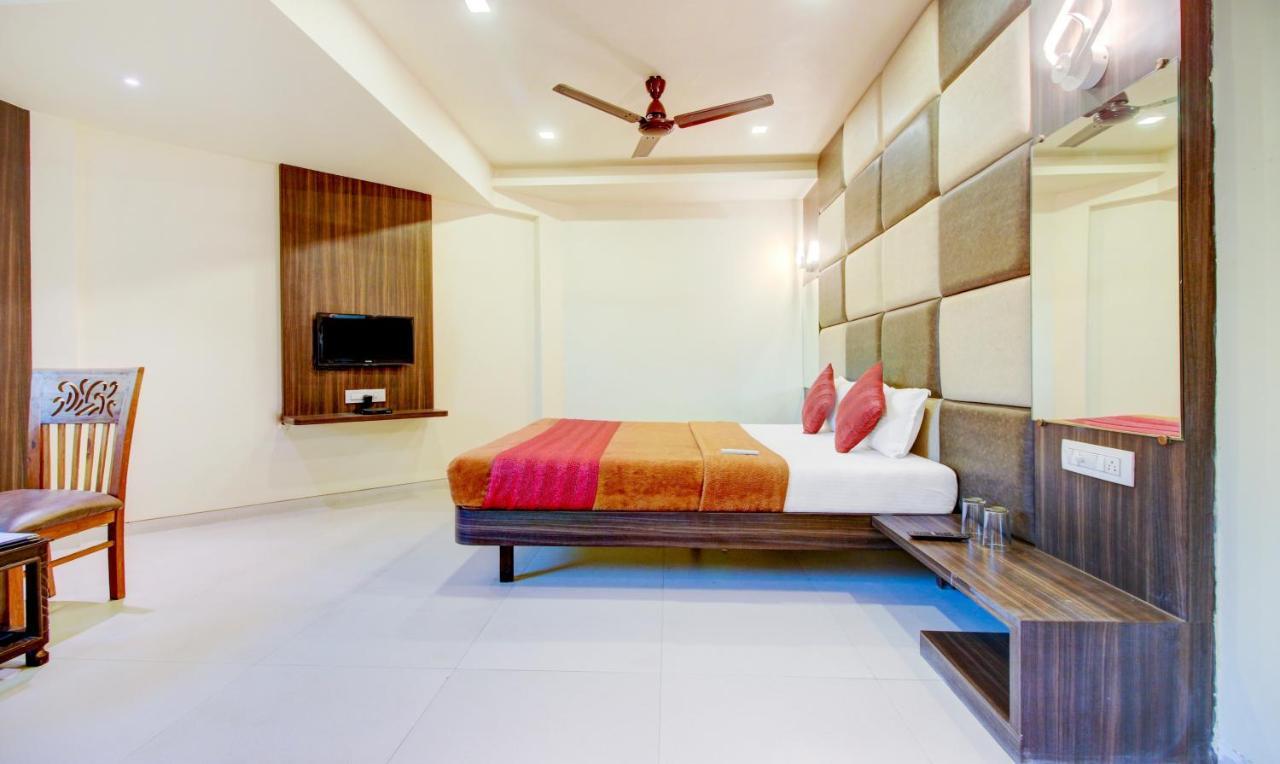K D Residency Hotel กาลยัน ภายนอก รูปภาพ