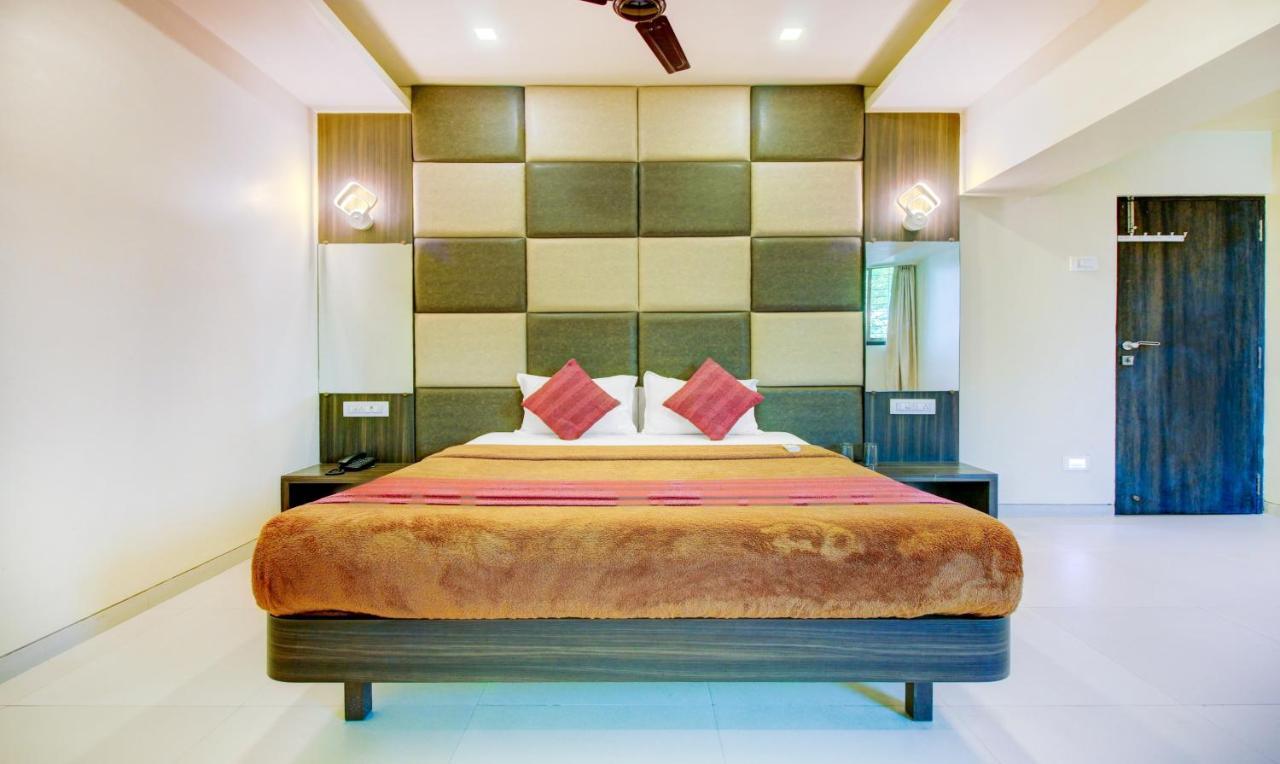 K D Residency Hotel กาลยัน ภายนอก รูปภาพ
